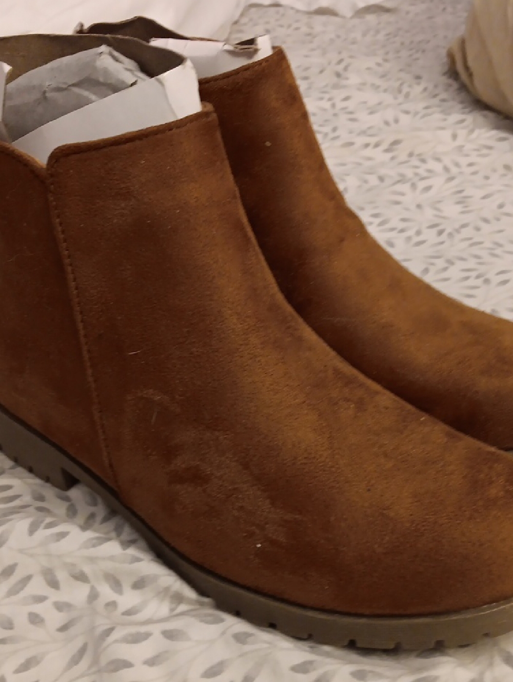 NWT- Girls Charles David Brown Suede Ankle Boots. Size 4